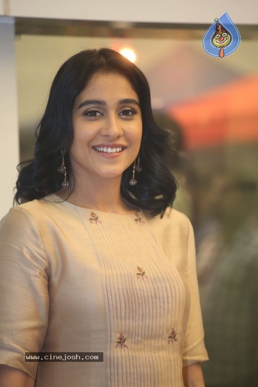 Regina Cassandra Photos - 13 / 21 photos