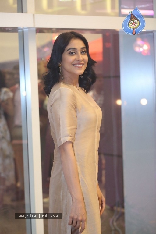 Regina Cassandra Photos - 16 / 21 photos