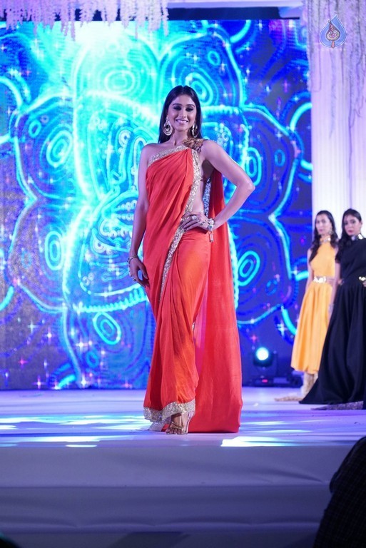 Regina Cassandra Photos - 12 / 32 photos