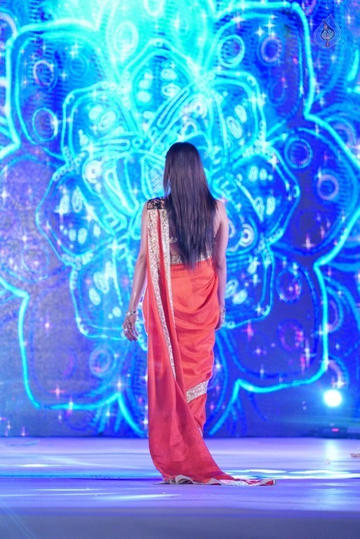 Regina Cassandra Photos - 22 / 32 photos