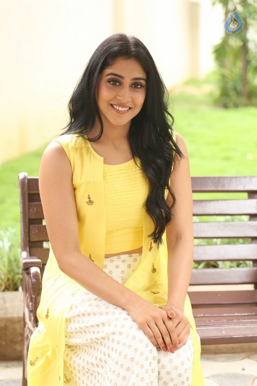 Regina Cassandra Photos - 2 / 61 photos