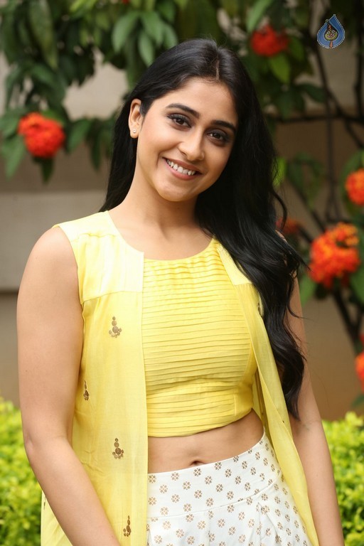 Regina Cassandra Photos - 28 / 61 photos