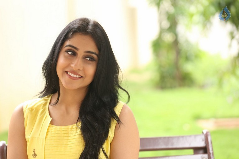 Regina Cassandra Photos - 33 / 61 photos