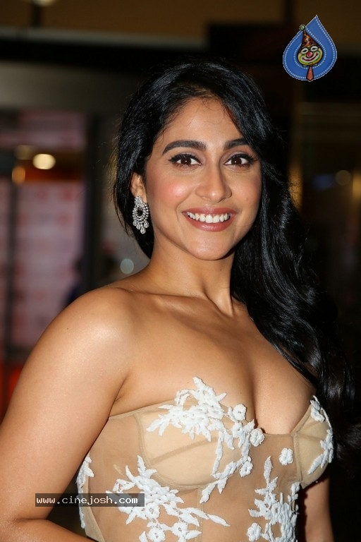 Regina Cassandra Photos - 6 / 38 photos