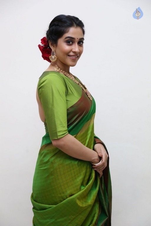 Regina Cassandra Photos - 5 / 37 photos