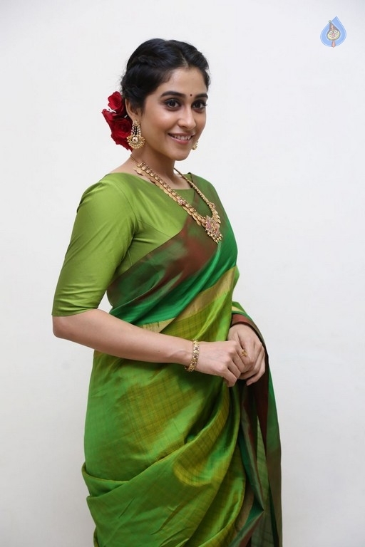 Regina Cassandra Photos - 12 / 37 photos