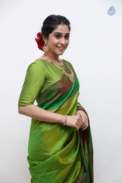 Regina Cassandra Photos - 20 / 37 photos