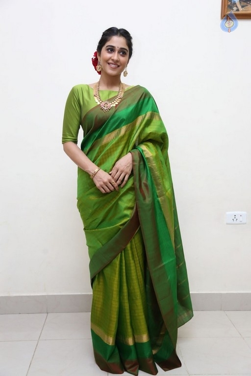 Regina Cassandra Photos - 21 / 37 photos