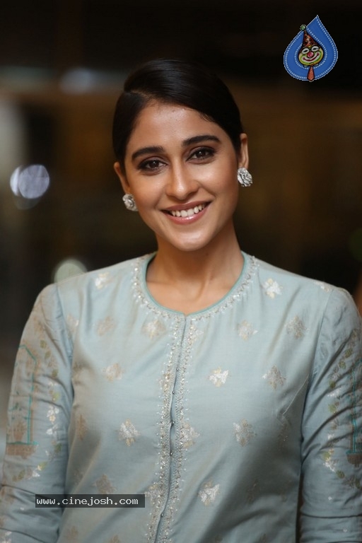 Regina Cassandra Photos - 8 / 17 photos