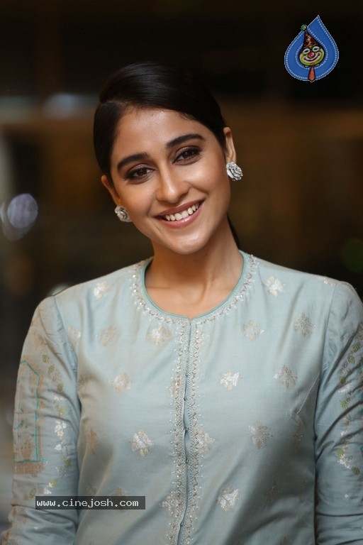 Regina Cassandra Photos - 17 / 17 photos