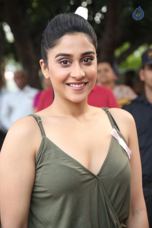 Regina Cassandra Pics - 2 / 40 photos