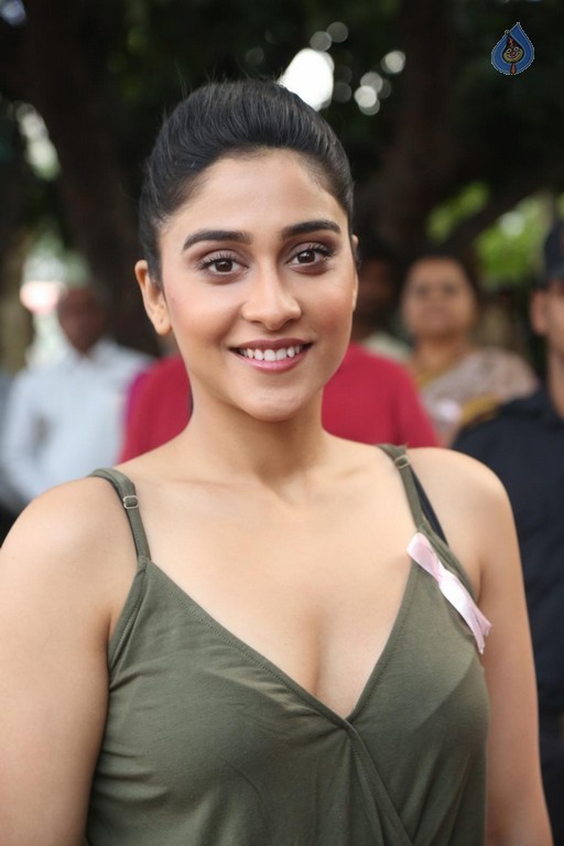 Regina Cassandra Pics - 11 / 40 photos