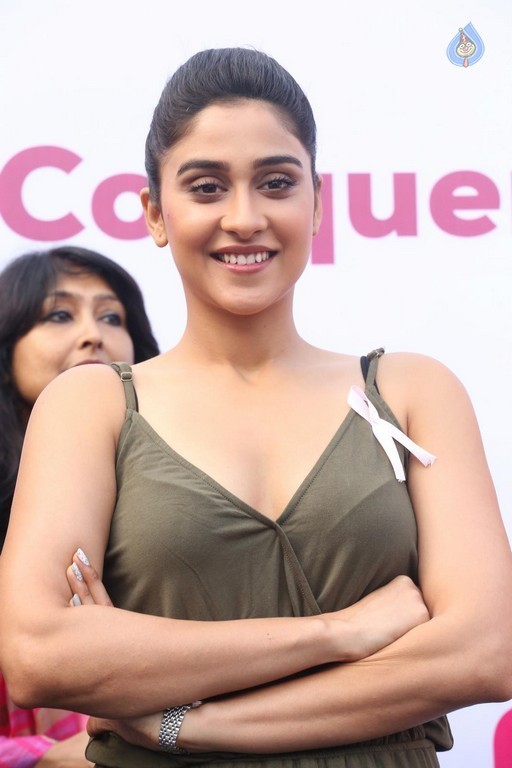 Regina Cassandra Pics - 15 / 40 photos