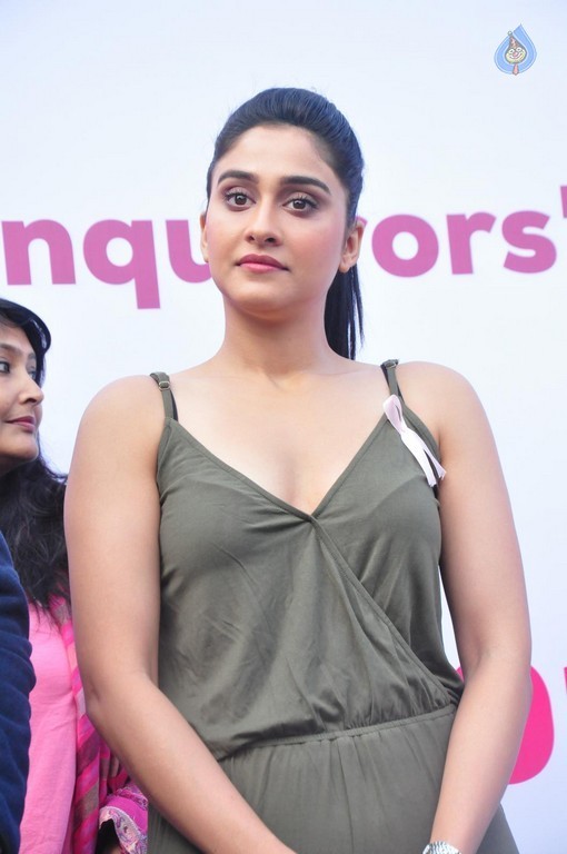 Regina Cassandra Pics - 19 / 40 photos
