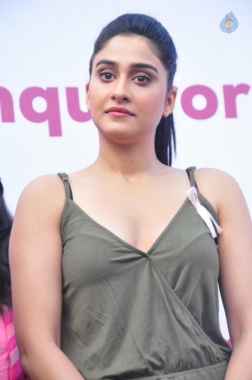 Regina Cassandra Pics - 21 / 40 photos