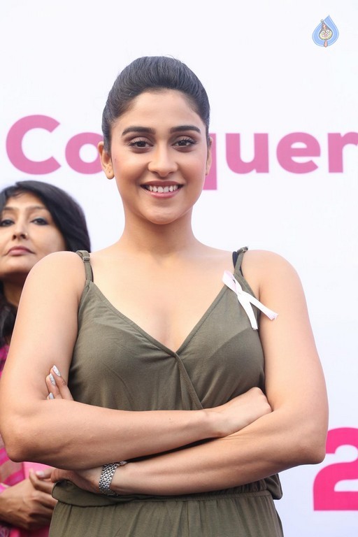 Regina Cassandra Pics - 34 / 40 photos