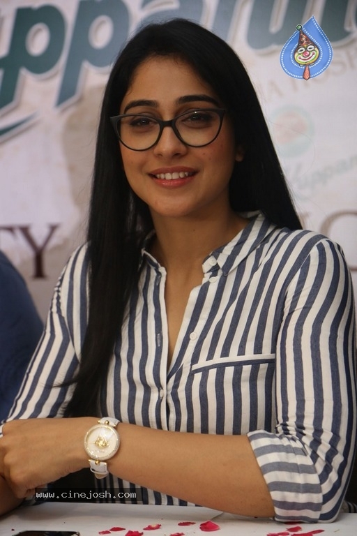 Regina Cassandra Stills - 1 / 15 photos