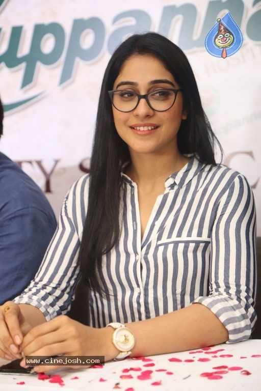 Regina Cassandra Stills - 6 / 15 photos