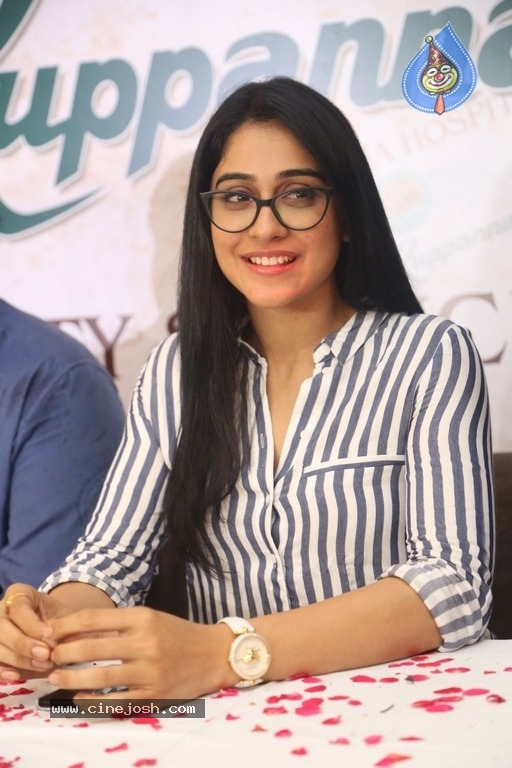 Regina Cassandra Stills - 9 / 15 photos