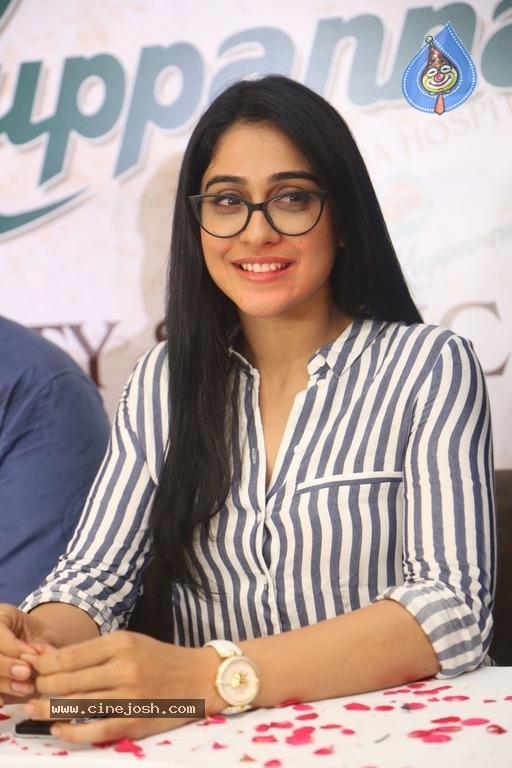 Regina Cassandra Stills - 10 / 15 photos