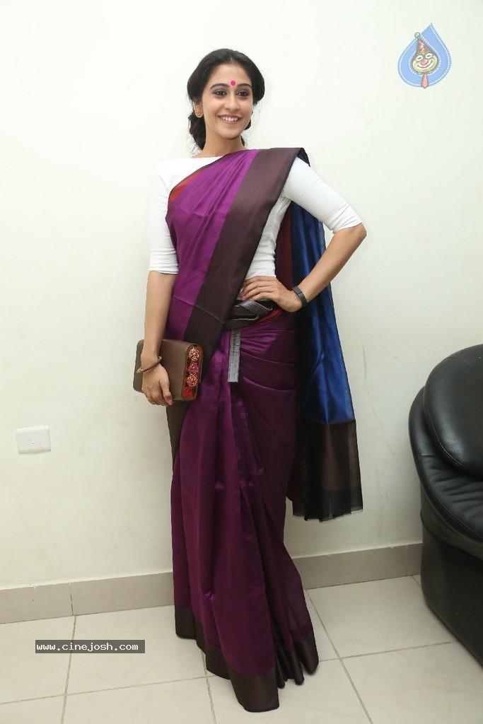 Regina New Photos - 10 / 100 photos