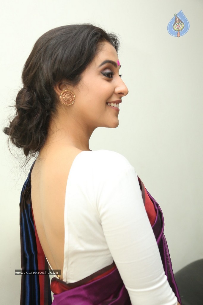 Regina New Photos - 22 / 100 photos