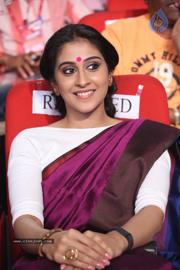 Regina New Photos - 25 / 100 photos