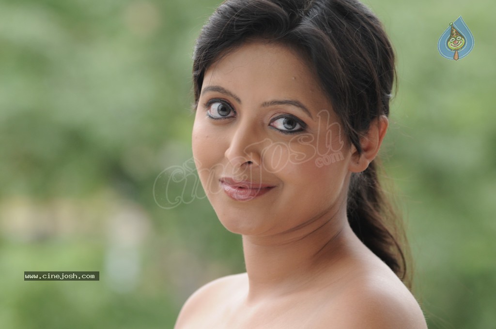 Rekha Hot Stills - Photo 38 of 60