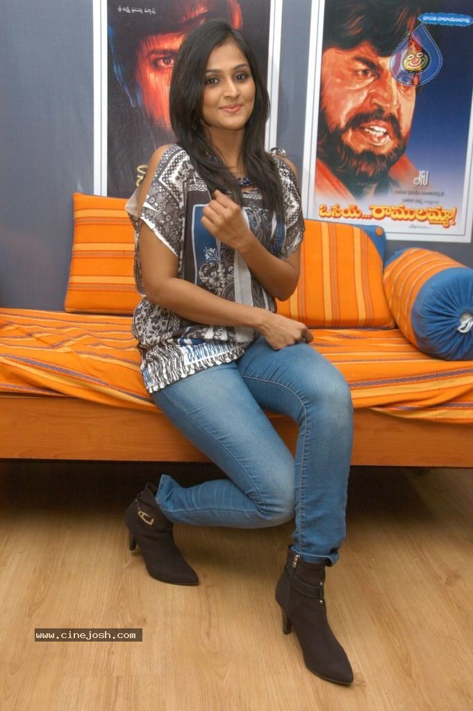 Remya Nambeesan New Stills - 4 / 30 photos