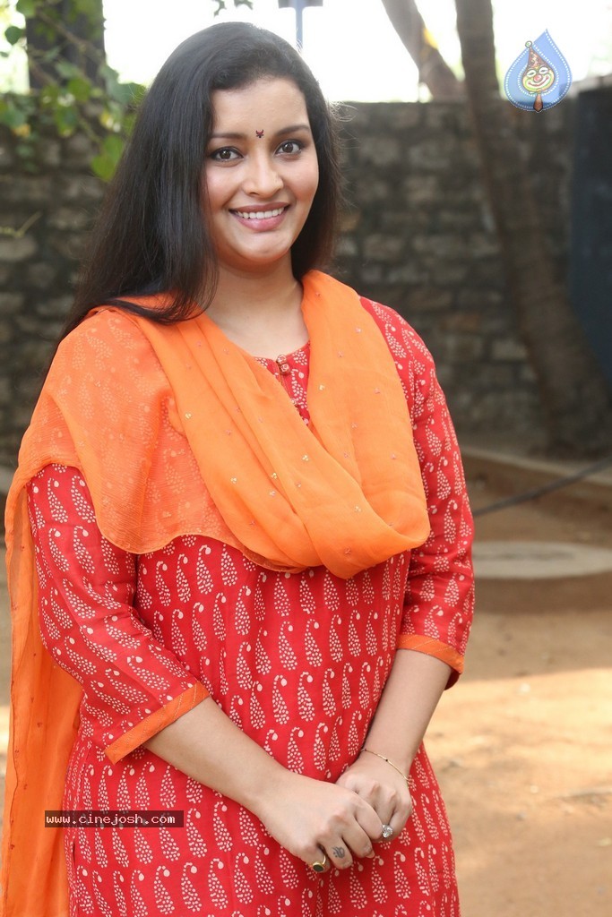 Renu Desai New Photos - 4 / 43 photos