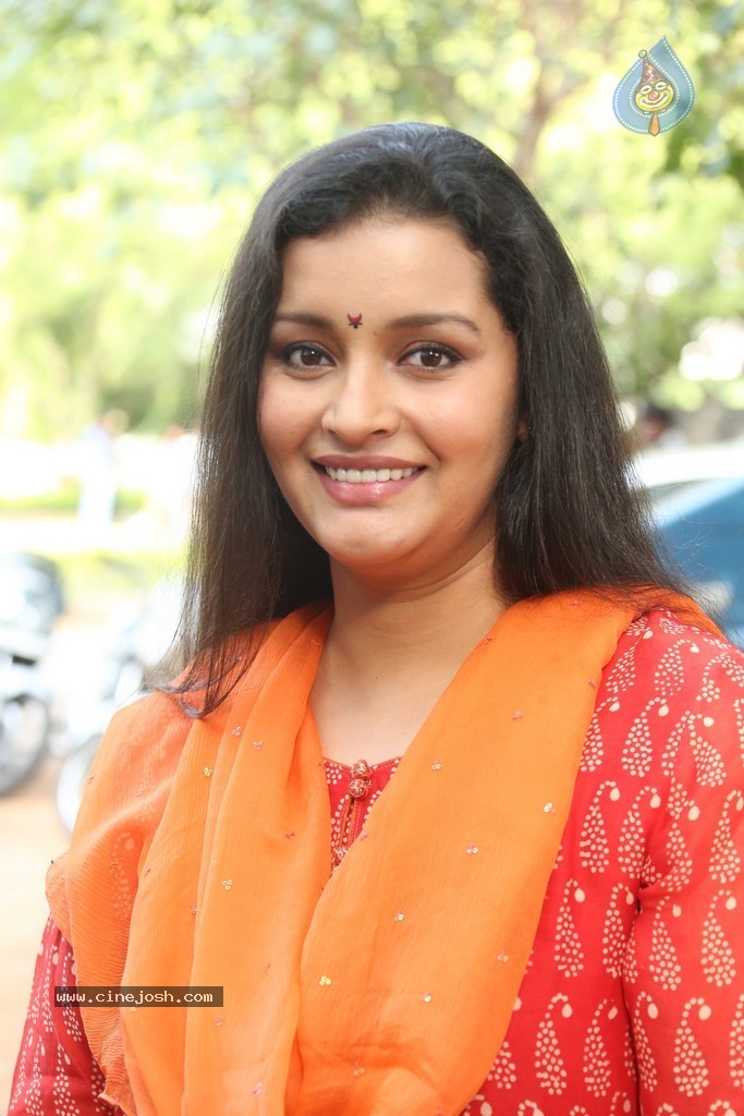 Renu Desai New Photos - 6 / 43 photos