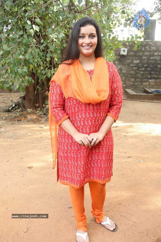 Renu Desai New Photos - 14 / 43 photos