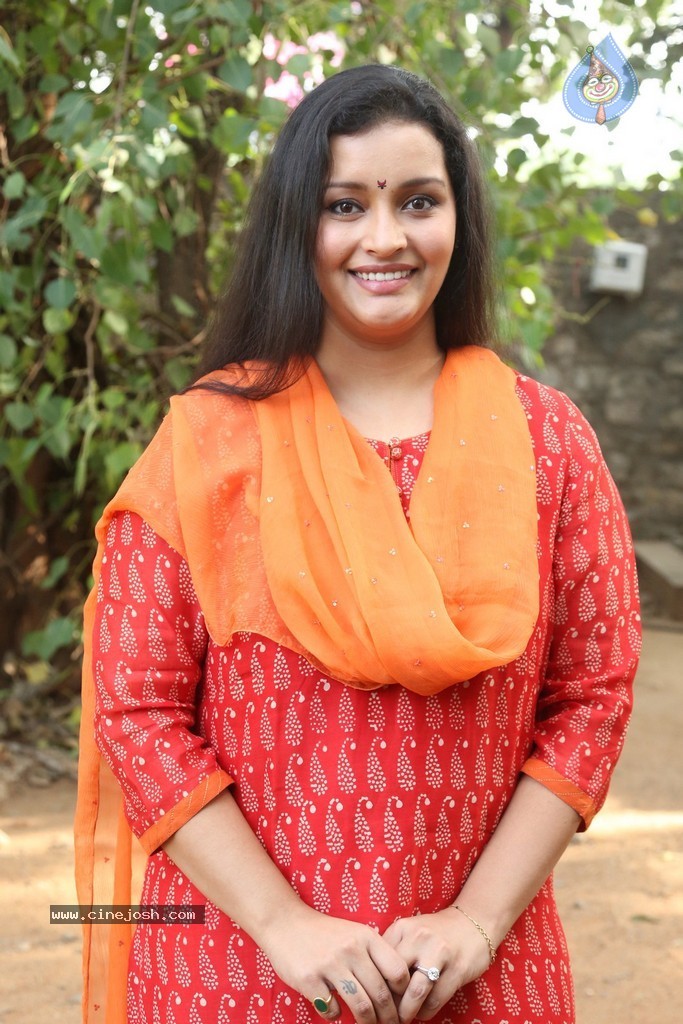 Renu Desai New Photos - 17 / 43 photos