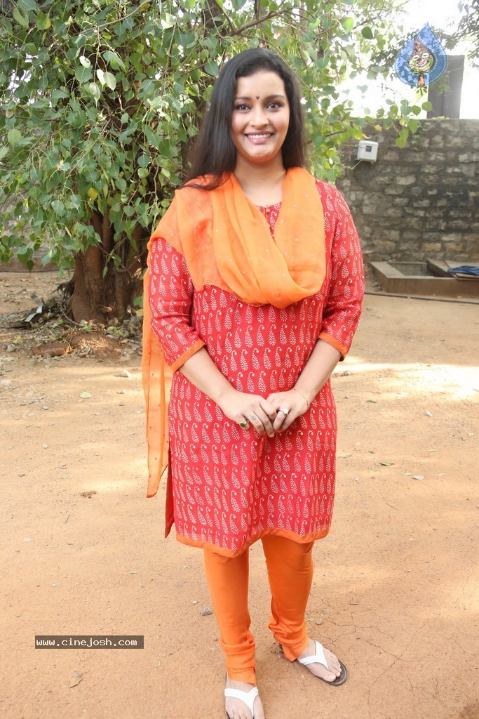 Renu Desai New Photos - 18 / 43 photos