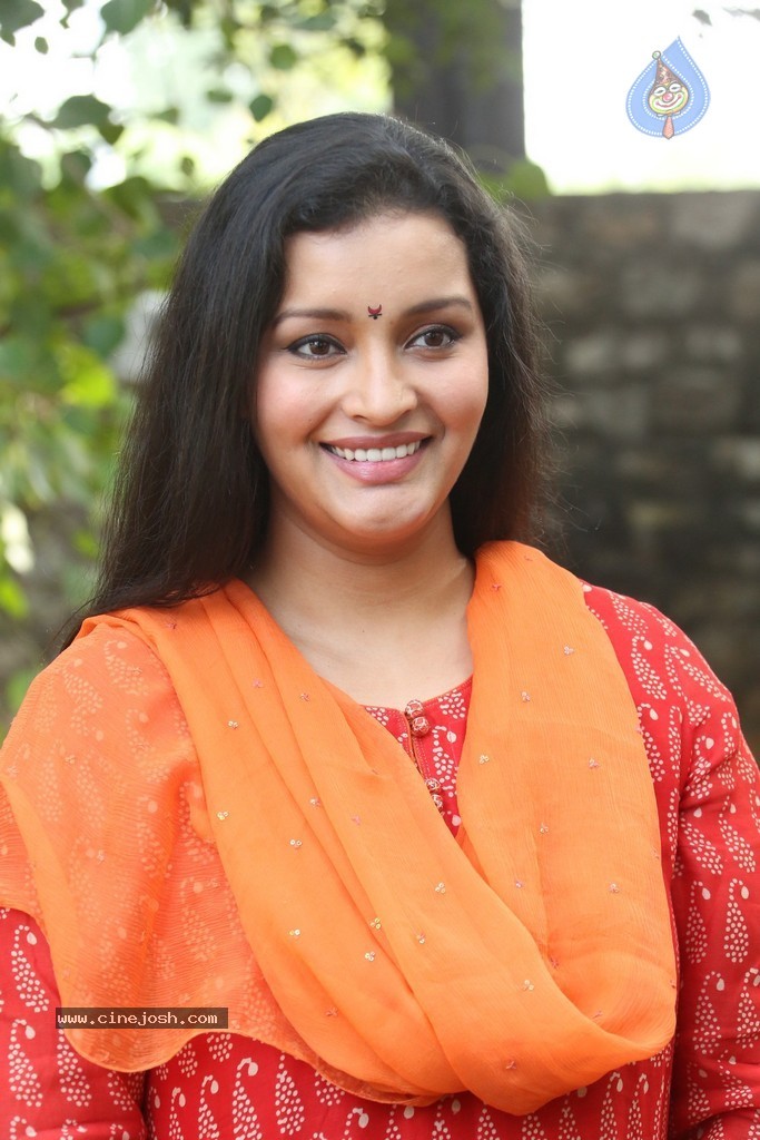 Renu Desai New Photos - 19 / 43 photos