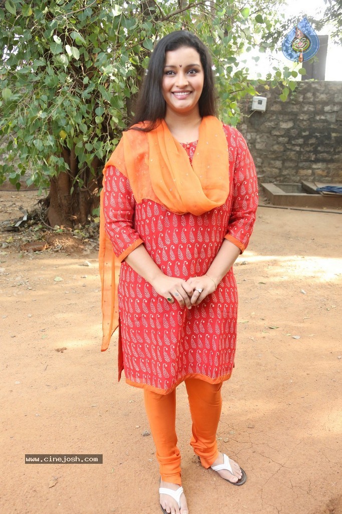 Renu Desai New Photos - 25 / 43 photos