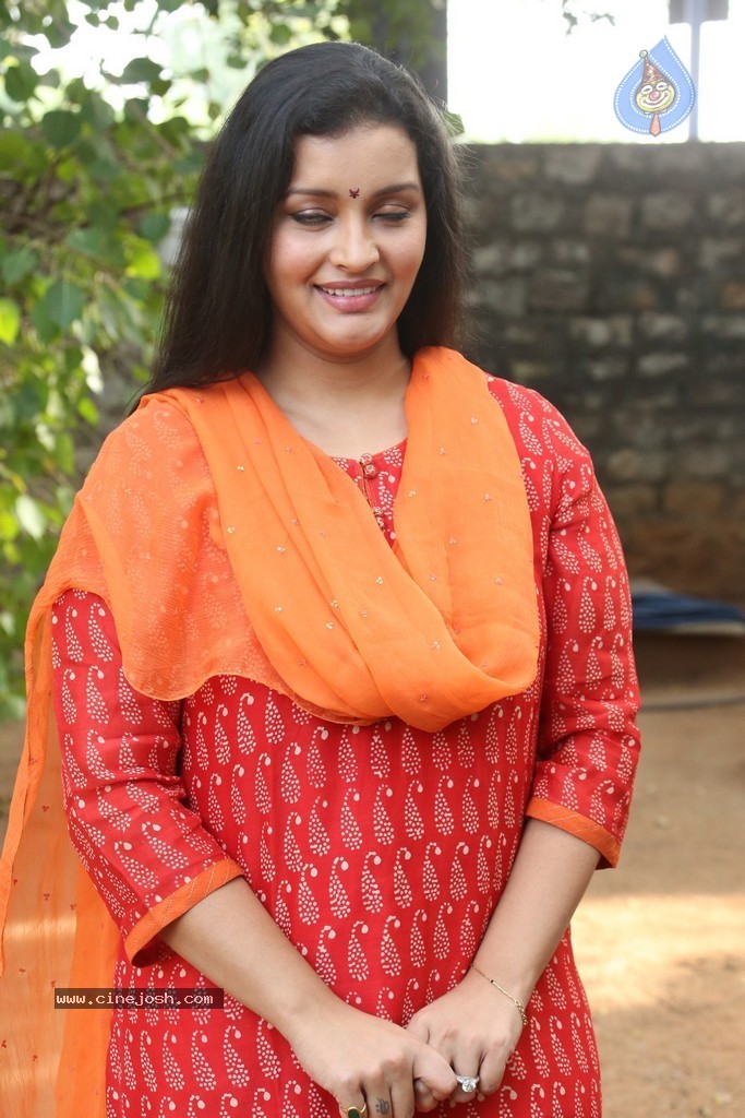 Renu Desai New Photos - 27 / 43 photos