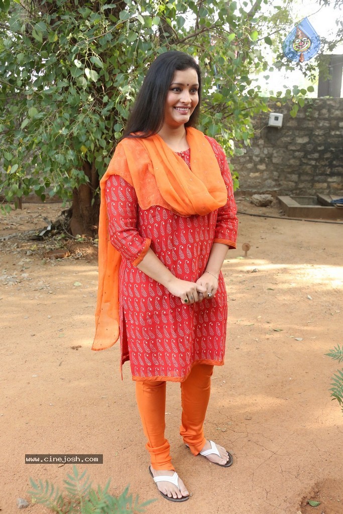 Renu Desai New Photos - 29 / 43 photos