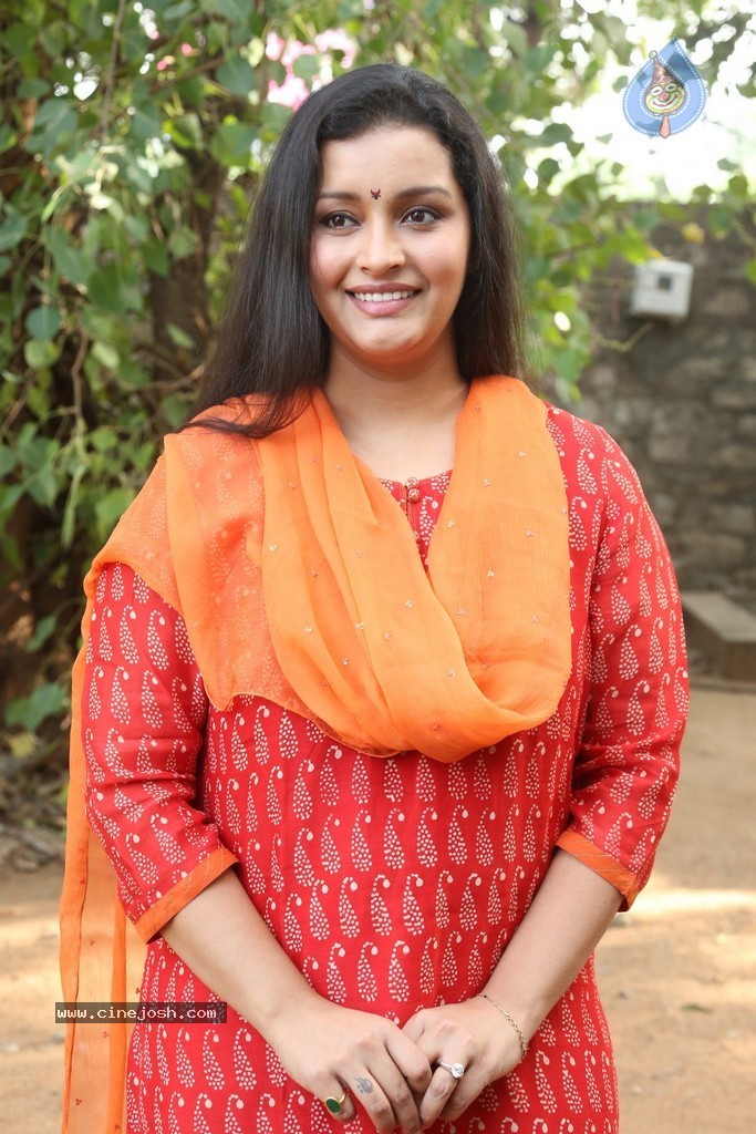 Renu Desai New Photos - 35 / 43 photos