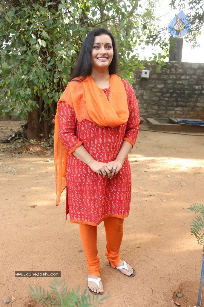 Renu Desai New Photos - 41 / 43 photos