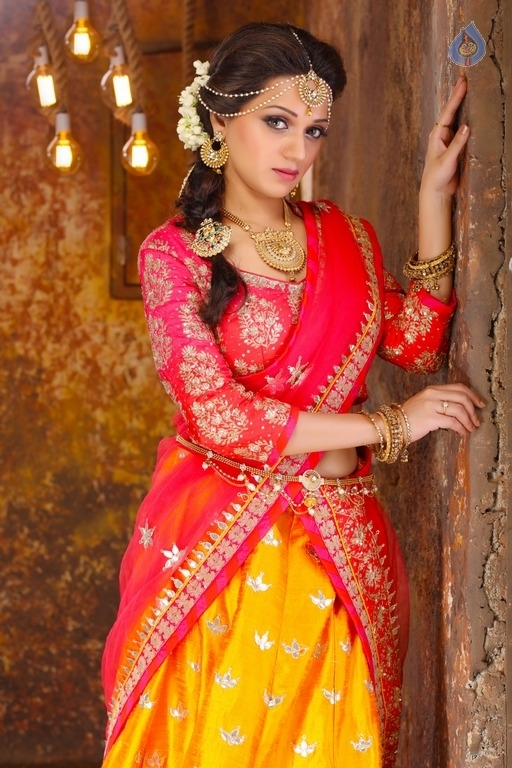 Reshma Rathore Latest Photos - 8 / 9 photos