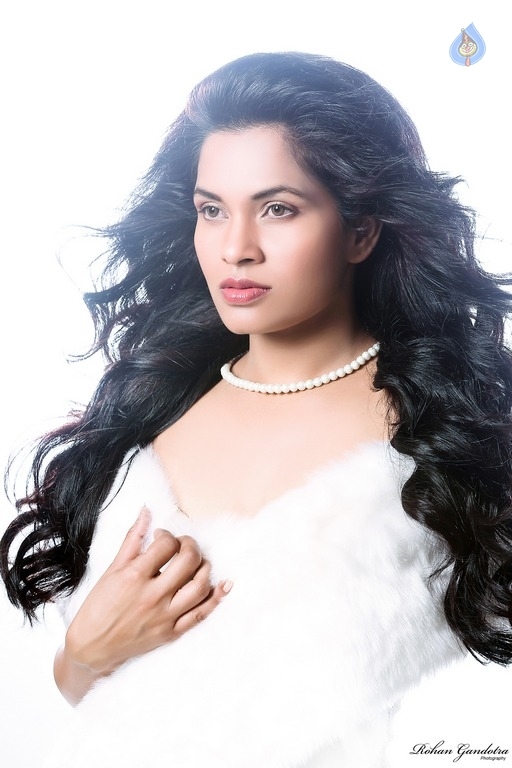 Revathi Chowdari New Photos - 10 / 21 photos