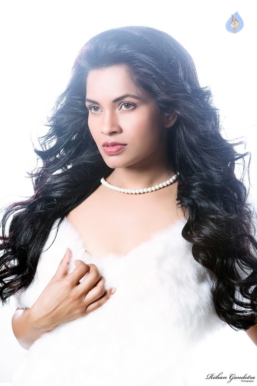 Revathi Chowdari New Photos - 16 / 21 photos