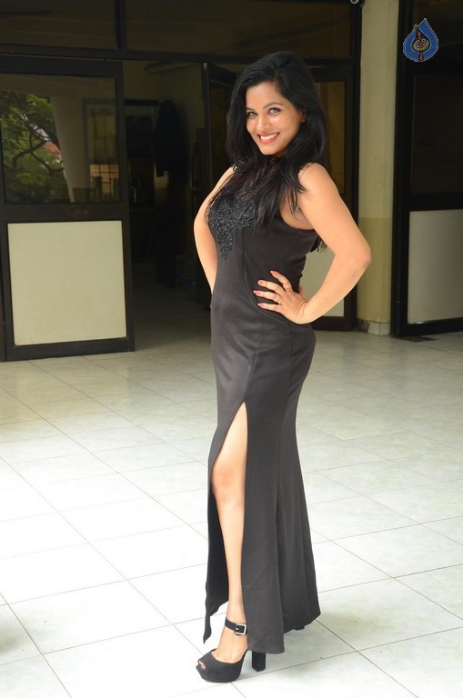 Revathi Chowdary New Gallery - 26 / 42 photos