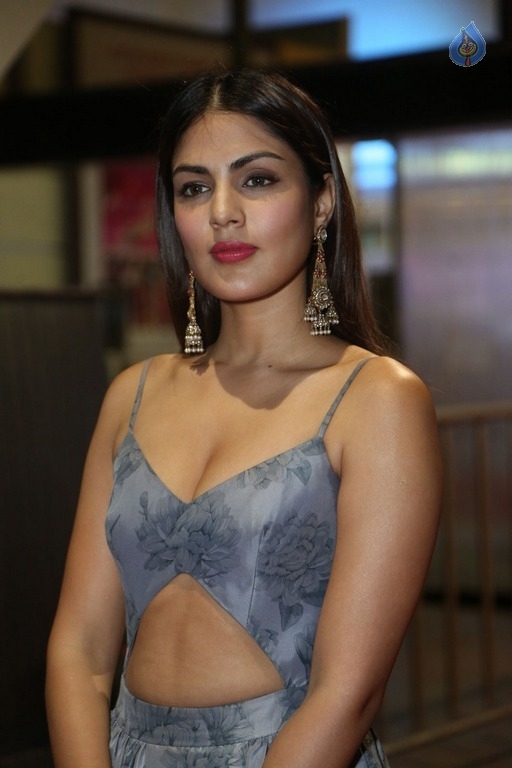 Rhea Chakraborty Latest Photos - 29 / 38 photos