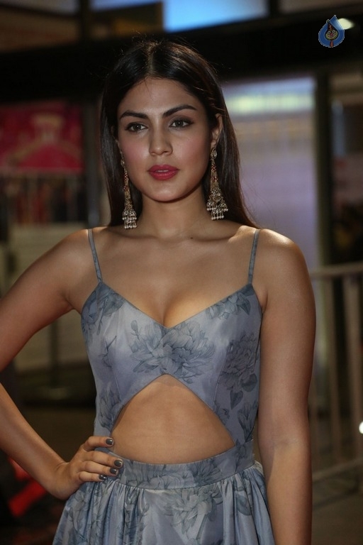 Rhea Chakraborty Latest Photos - 30 / 38 photos