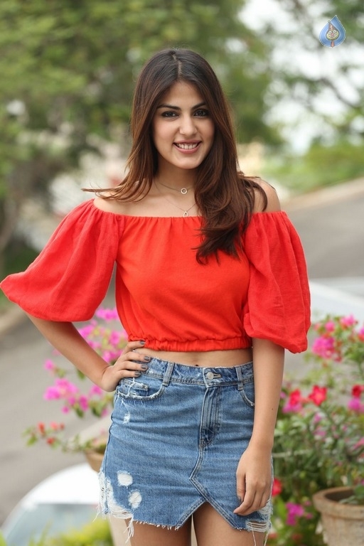 Rhea Chakraborty New Stills - 5 / 55 photos