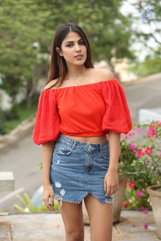 Rhea Chakraborty New Stills - 8 / 55 photos