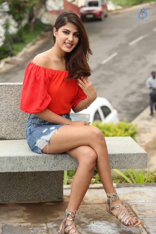 Rhea Chakraborty New Stills - 20 / 55 photos