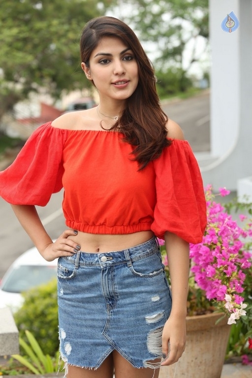 Rhea Chakraborty New Stills - 22 / 55 photos
